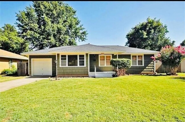 property at 1505 Huntington Way
