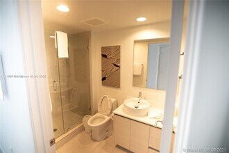 2602 E Hallandale Beach Blvd, Unit R905 in Hallandale Beach, FL - Foto de edificio - Building Photo