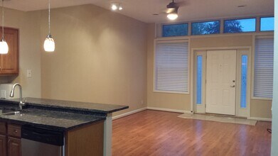 430 N Washington Ave, Unit D in Royal Oak, MI - Building Photo - Building Photo