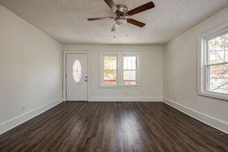 6238 St Marys Rd in Floyds Knobs, IN - Foto de edificio - Building Photo