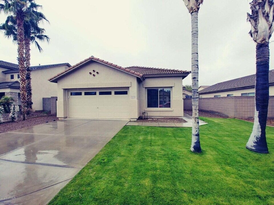 14526 W Ventura St in Surprise, AZ - Building Photo