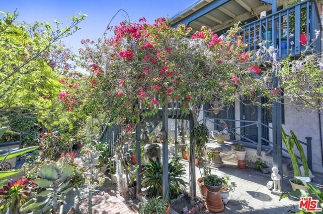 1126 Mohawk St in Los Angeles, CA - Building Photo - Building Photo