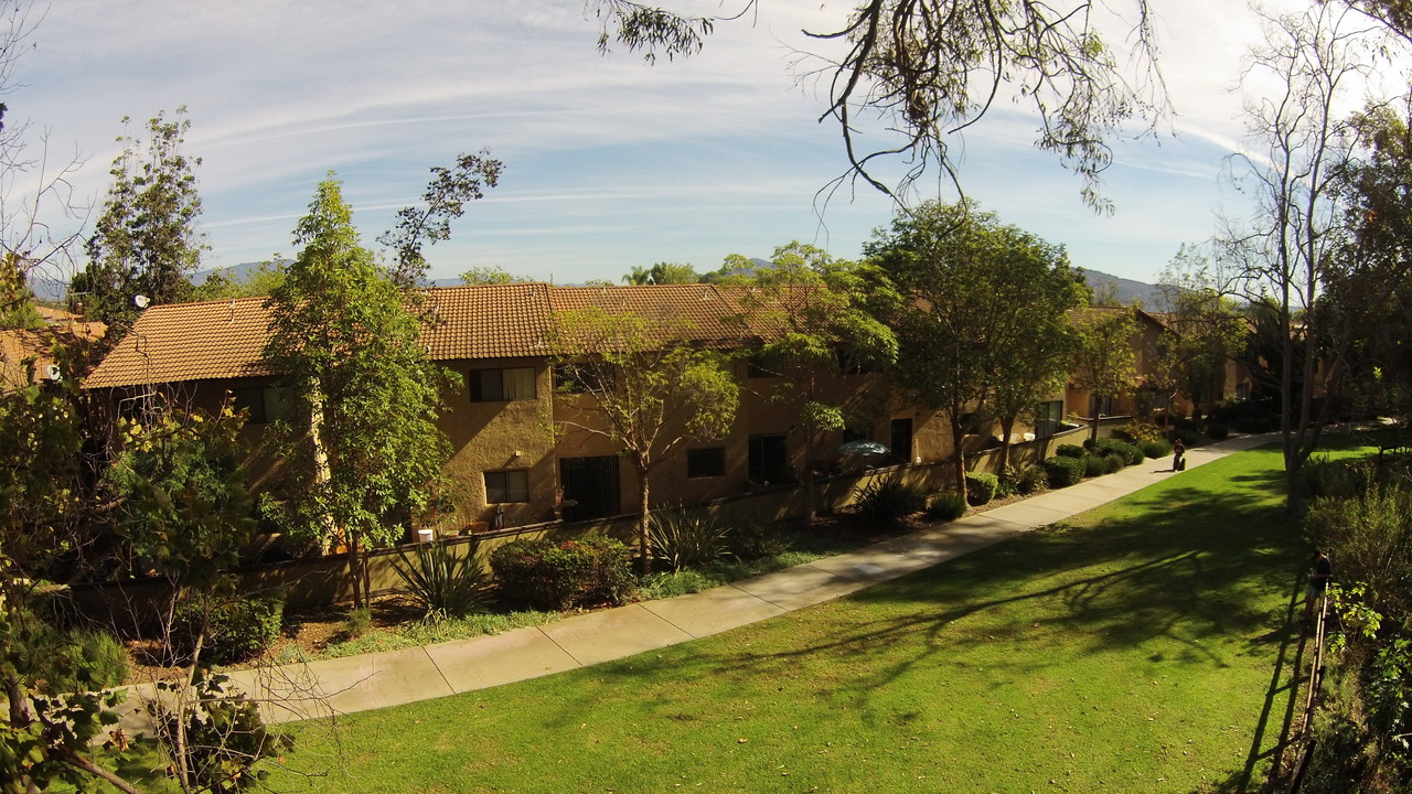 Chateau Hacienda Villas in Ventura, CA - Foto de edificio