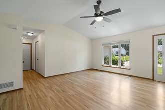 391 Garrison Dr in Lake Geneva, WI - Building Photo - Building Photo
