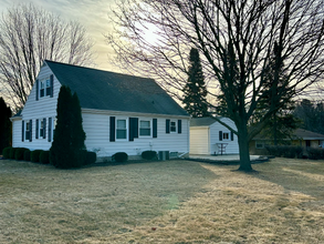 1065 Bobolink Dr in Brookfield, WI - Building Photo - Building Photo