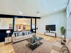 1327 Moorhead Dr in Houston, TX - Building Photo - Building Photo