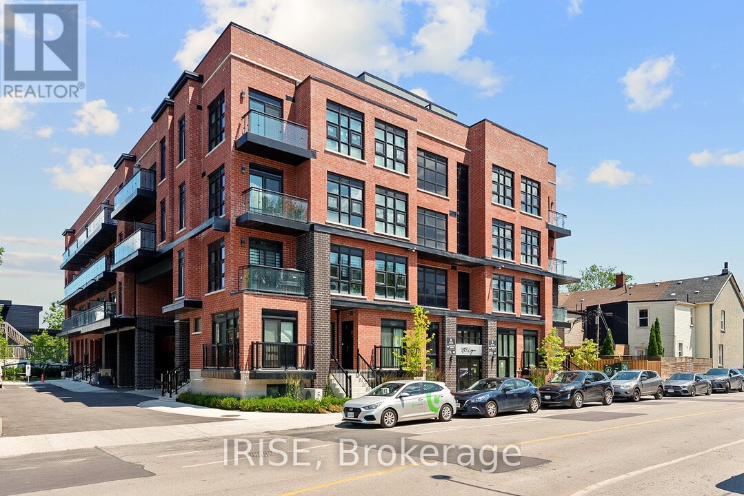 303-485 LOGAN Ave in Toronto, ON - Building Photo