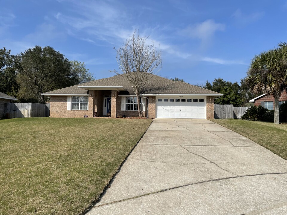 4900 Beckett Ct in Gulf Breeze, FL - Foto de edificio