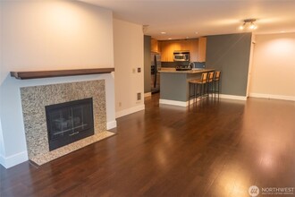3202 SW Avalon Way in Seattle, WA - Building Photo - Building Photo