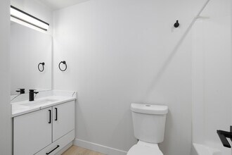 3408-3412 Northwest, 3 Beds, 2.5 Bath & 4 Beds, 2.5 Bath Units Available! in Bellingham, WA - Foto de edificio - Building Photo