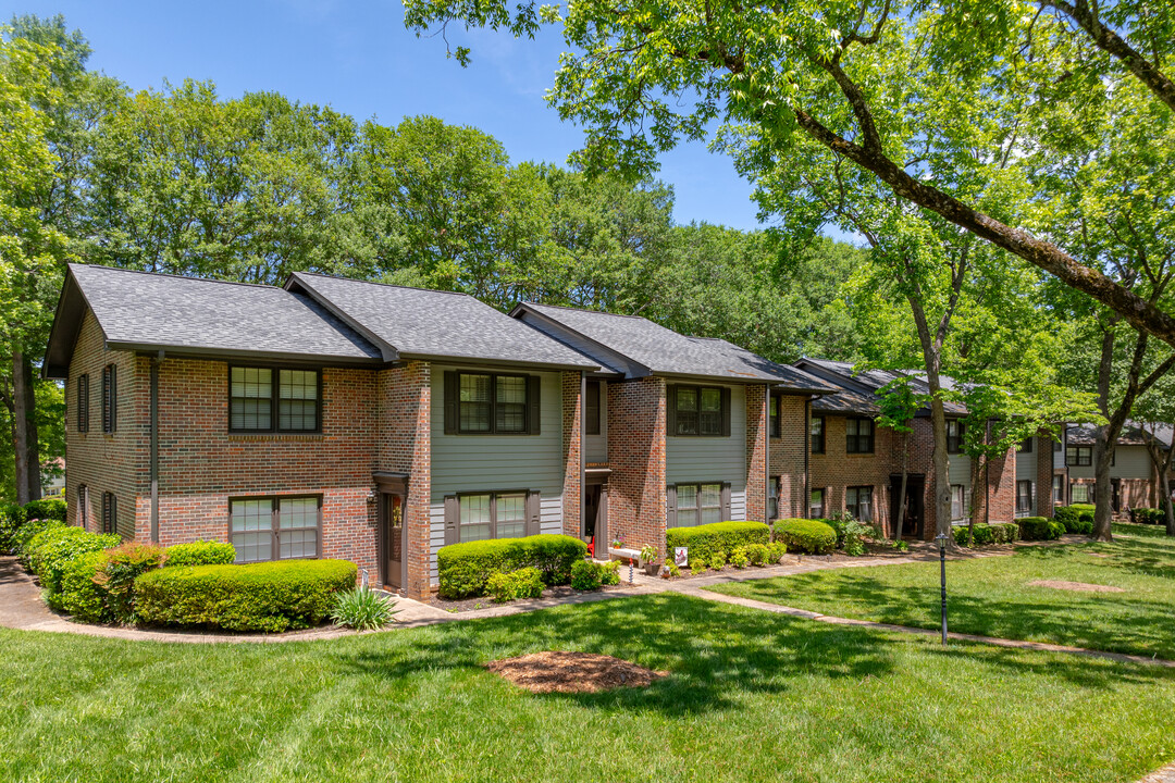 Village Square Condominiums in Carrollton, GA - Building Photo