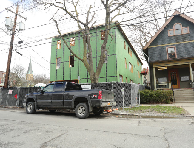 107 S Albany St in Ithaca, NY - Building Photo - Building Photo