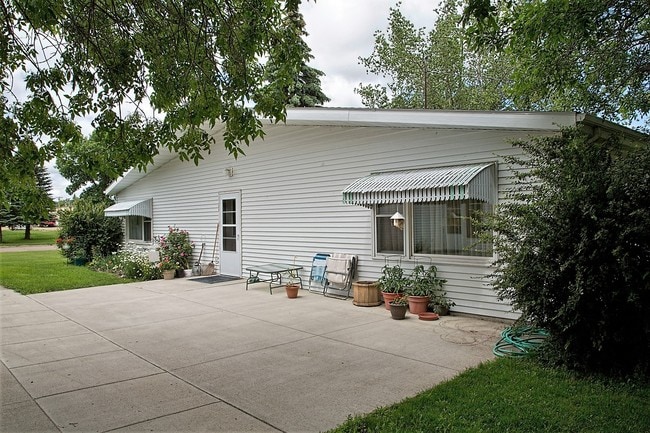 Coteau du Moraine Apartments in Bowbells, ND - Foto de edificio - Building Photo