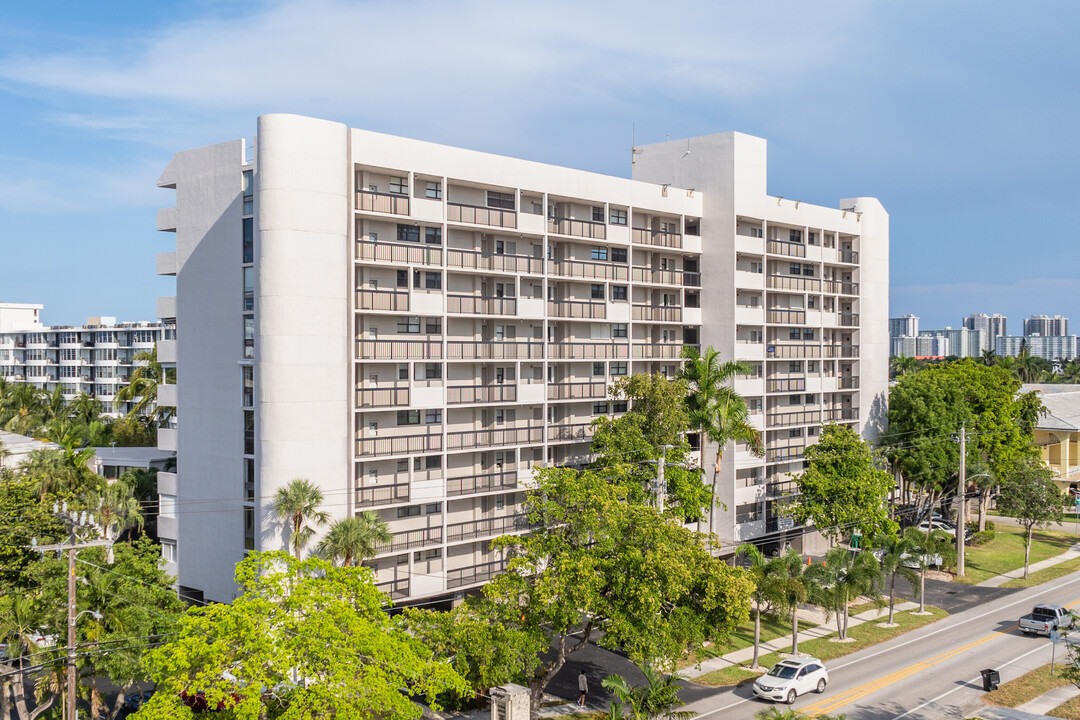 Coral Towers Condominiums in Fort Lauderdale, FL - Foto de edificio