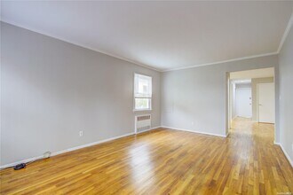 625 E Beech St-Unit -Lower in Long Beach, NY - Building Photo - Building Photo