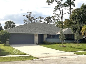 13427 Kingsbury Dr in Wellington, FL - Building Photo