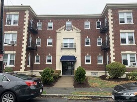 8 Russell St, Unit 3 in Quincy, MA - Building Photo