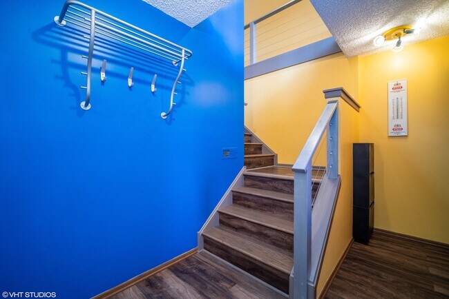 350 W Happfield Dr in Arlington Heights, IL - Building Photo - Building Photo