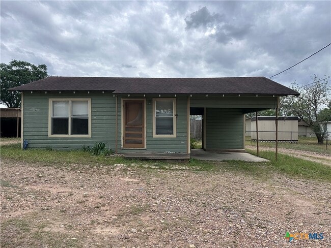 property at 921 E Courthouse St