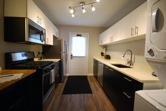 Furnished 2BR/1BA Apts. (NTLY/WKLY/MTHLY) in Atlanta, GA - Building Photo - Building Photo