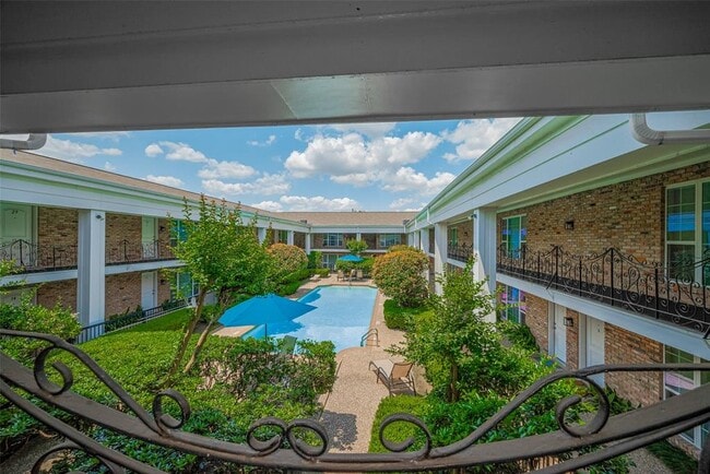 5333 Richmond Ave. in Houston, TX - Building Photo - Building Photo