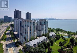 2111 Lake Shore Blvd W in Toronto, ON - Building Photo