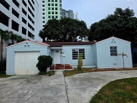 1739 Jackson St in Hollywood, FL - Building Photo