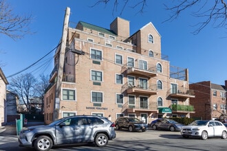 Bell Condominiums in Flushing, NY - Building Photo - Building Photo