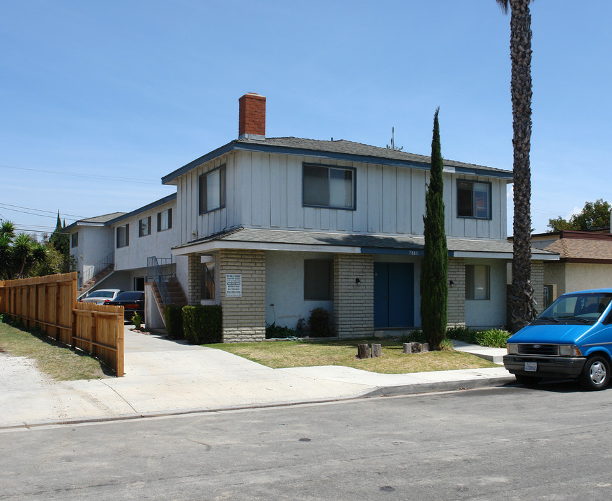 7881 Glencoe Ave in Huntington Beach, CA - Foto de edificio