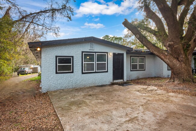 304 Bernard Rd in Jacksonville, FL - Foto de edificio - Building Photo