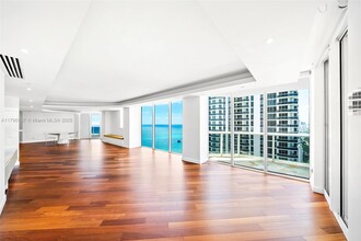 4779 Collins Ave in Miami Beach, FL - Building Photo - Building Photo