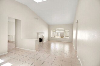 9321 Spruce Mountain Way in Las Vegas, NV - Building Photo - Building Photo