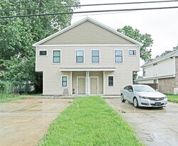 990 Grenshaw St in Houston, TX - Building Photo