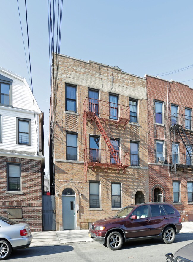 918 E 225th in Bronx, NY - Building Photo - Building Photo