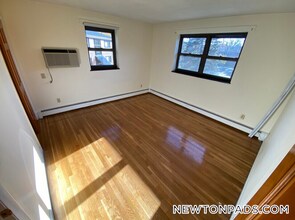 266 Grove St in Newton, MA - Building Photo - Building Photo