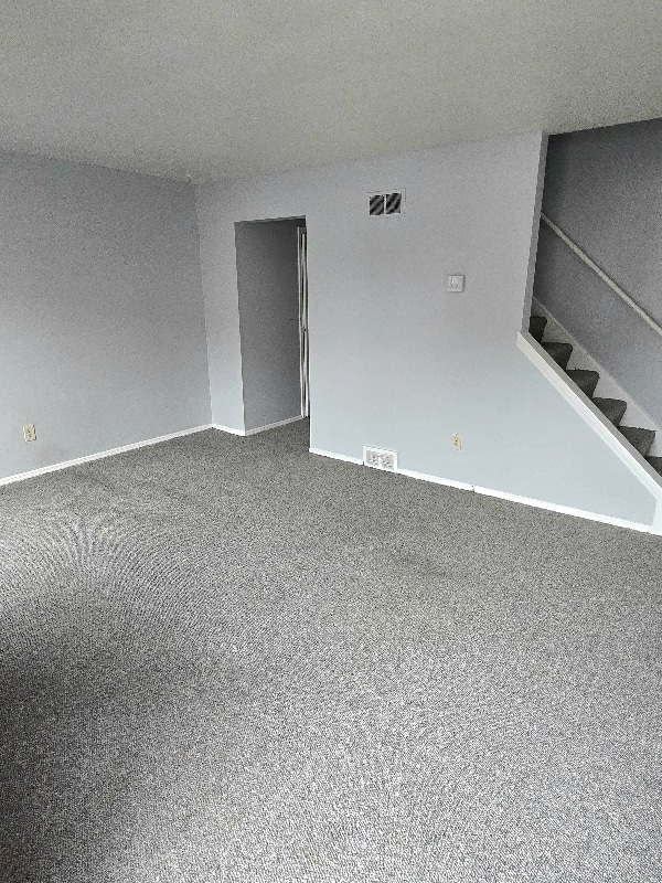 7037 Paxton Rd in Boardman, OH - Foto de edificio - Building Photo