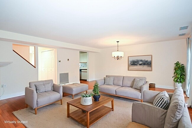 697 Hammond St in Brookline, MA - Building Photo - Building Photo