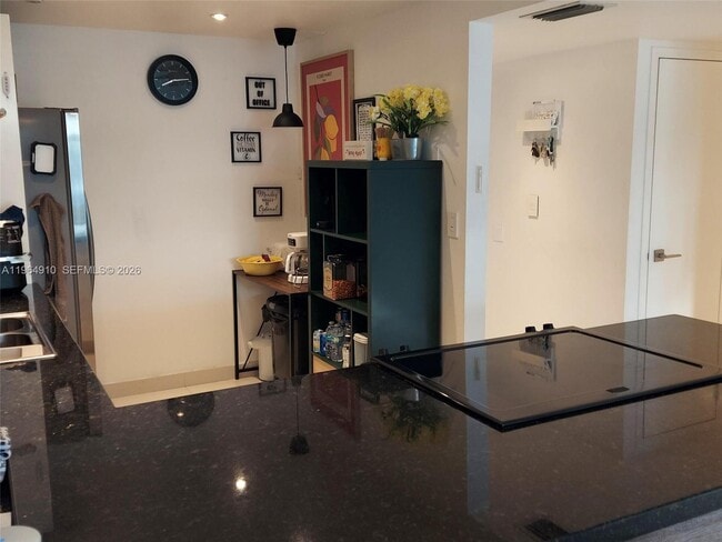 3375 N Country Club Dr in Miami, FL - Building Photo - Building Photo