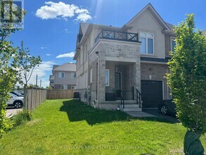 30 Foothills Ln in Hamilton, ON - Building Photo - Building Photo