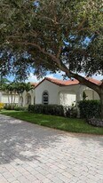 6739 Skyline Dr in Delray Beach, FL - Building Photo