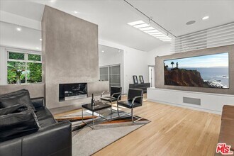 3567 Woodcliff Rd in Los Angeles, CA - Building Photo - Building Photo