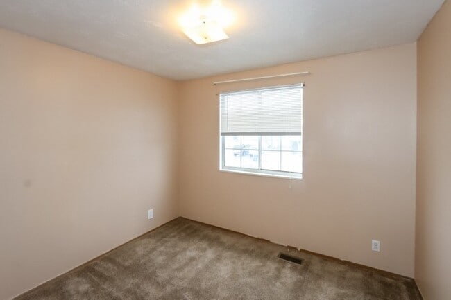 6021 Milstead Ln in Salt Lake City, UT - Building Photo - Building Photo