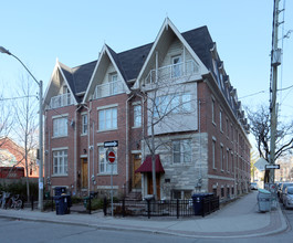 180-188 Mccaul St in Toronto, ON - Building Photo - Building Photo