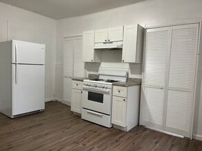 28 Oak St in New Britain, CT - Building Photo - Building Photo