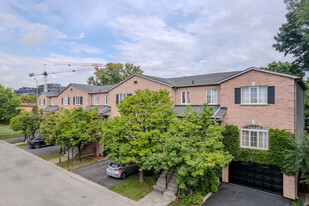 2 Redcar Av in Toronto, ON - Building Photo