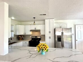 9350 Guywood St in Houston, TX - Building Photo - Building Photo