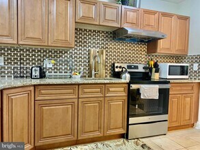 1211 Race St-Unit -2F in Philadelphia, PA - Building Photo - Building Photo