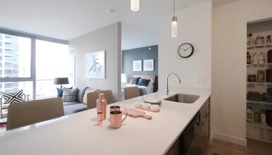 341 W Kinzie St in Chicago, IL - Building Photo - Building Photo