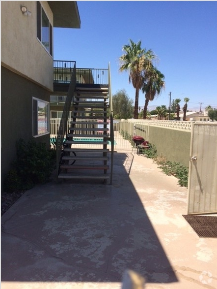 Cerritos Apartments in Palm Springs, CA - Building Photo - Building Photo