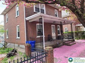 1024 Delaware Ave, Unit 1st Flr in Fountain Hill, PA - Building Photo - Building Photo